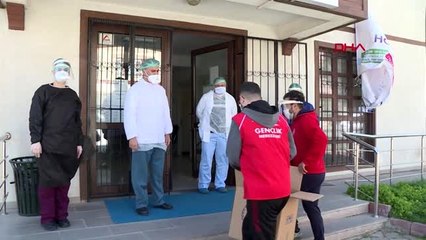 SPOR Gençlik merkezlerinde "Koruyucu maske" üretimi devam ediyor