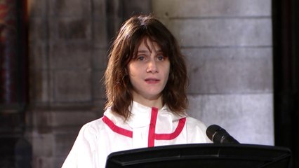 Célébration de Pâques à Notre-Dame: la comédienne Judith Chemla lit " tout est achevé" de Marie Noël