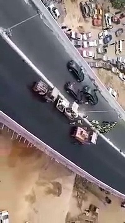 السيسى يشرف بنفسه على توزيع "كمامات" على العاملين بالمشروعات
