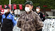 Adana'da polisten sosyal mesafeli tören