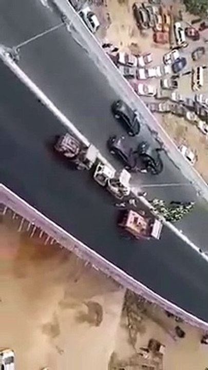 فيديو جديد للرئيس السيسى يشرف على توزيع الكمامات على العمال