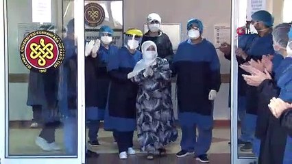 İstanbulda korona virüsü yenen 93 yaşındaki Alye nine alkışlarla taburcu oldu