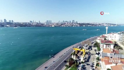 Şiddetli poyraz Boğaz'ın rengini değiştirdi