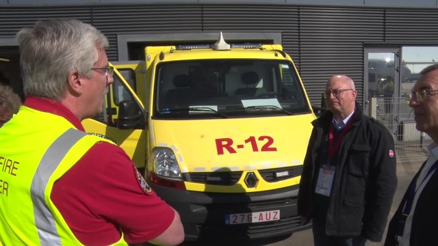 Coronavirus: le ministre Jean-Luc Crucke rend visite au personnel de l'aéroport de Charleroi, où quelques activités se poursuivent