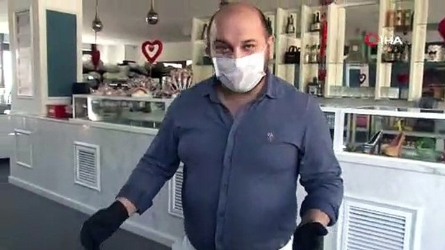 2 bin sağlık çalışanı için hazırladığı pastayı hastane hastane dolaşıp dağıttı