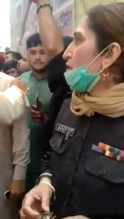 Karachi After Jummah  Prayers  Mans Attack on Lady Police  Officer