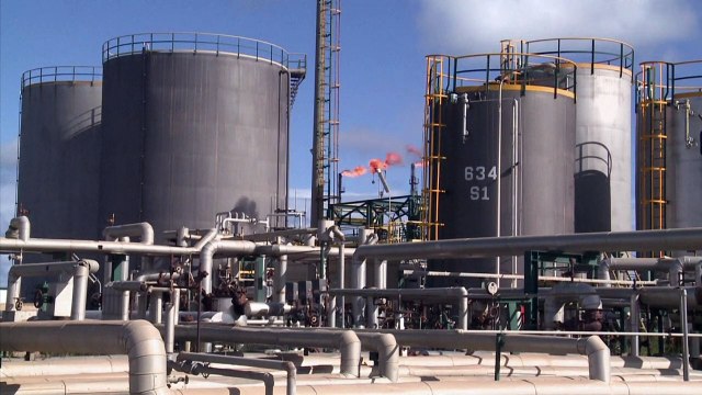 Los productores de petróleo, salvo México, acuerdan bajar la oferta