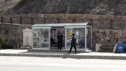 Gümüşhane Belediyesi, vatandaşlara ücretsiz maske dağıttı