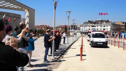 BURSA Sağlık çalışanlarından polis ekiplerine alkışlı kutlama