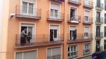 Los tambores de Turbas inundan los balcones de Cuenca