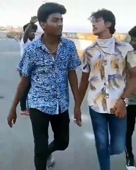 En volant un portefeuille, ces trois gars se sont faits voler leur Smartphone à leur tour.