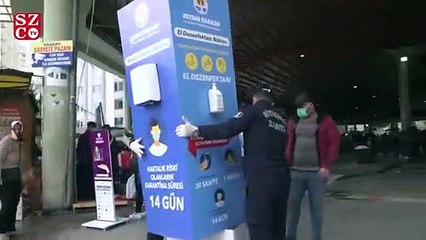 Adana’da semt pazarlarının girişlerine dezenfektan ve maske kabinleri