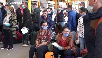 Столпотворение в аэропорту: сезонные работники спешат в ФРГ