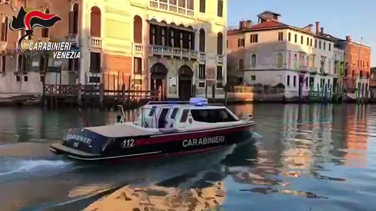 Venezia - I bambini dedicano disegni ai Carabinieri (10.04.20)