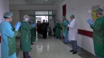 Kovid-19'u yenen 5 hasta daha alkışlarla taburcu edildi