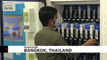 Des distributeurs automatiques de masques à Bangkok