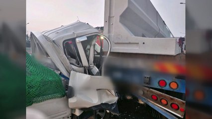 경부고속도로서 주차된 트레일러 추돌 사고...1명 숨져 / YTN