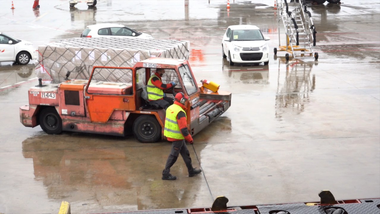 Llegan a España más de un millón de mascarillas para trabajadores del transporte público