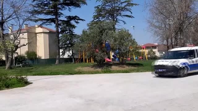 Sağlık çalışanlarından polise sürpriz kutlama