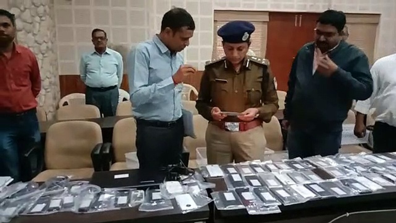 आरोपियों से जब्त हुए चोरी के 124 मोबाइल, बदल देते थे आइएमइआई नंबर