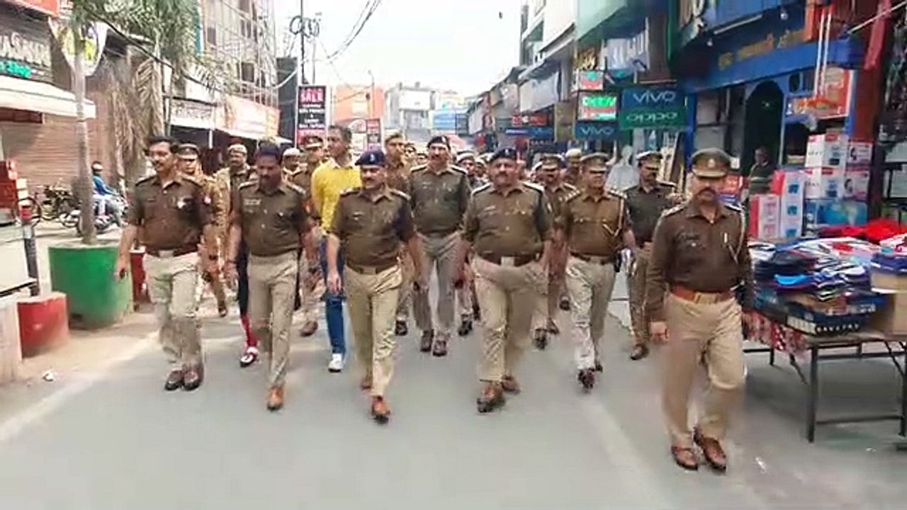 VIDEO: मेरठ में बंद का असर नहीं, एक को घर में किया नजरबंद, तीन युवकों को हिरासत में लेकर पूछताछ
