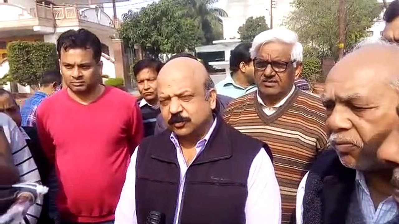 VIDEO: उत्पीड़न के विरोध में सांसद से मिले व्या...