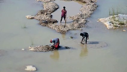 Скачать видео: सुप्रीम कोर्ट की रोक का असर नहीं, जिले में बेखौफ बजरी व पत्थर माफिया