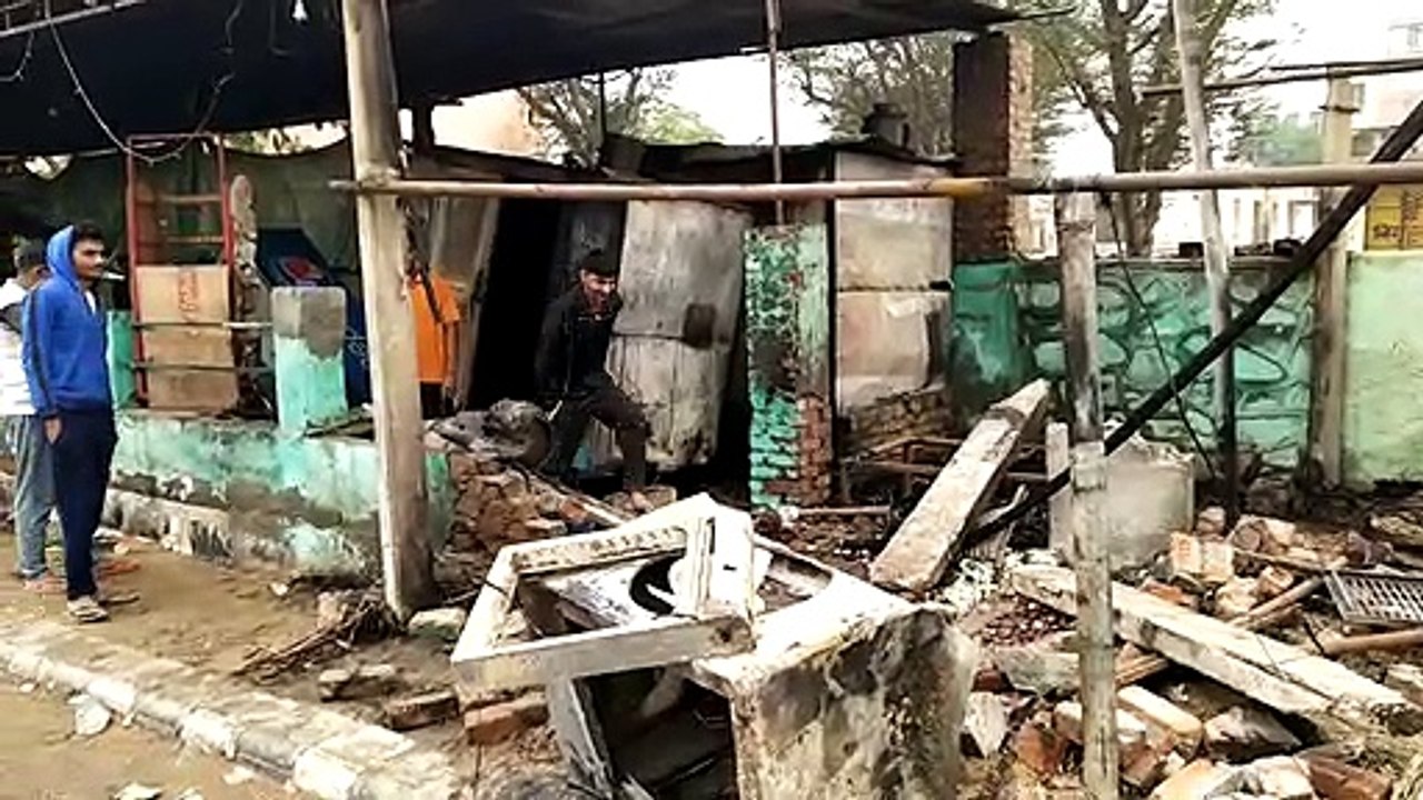 Gas cylinder blast: गैस सिलेंडर फटा, दुकान में...