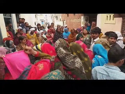 VIDEO: मेरठ में बारिश के दौरान आकाशीय बिजली गिरने से किशोरी की मौत, चार पशु भी झुलसे
