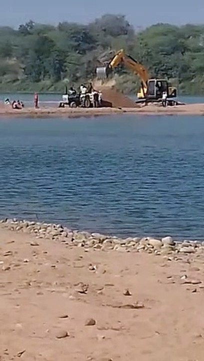 वैध खदानों से रेत का उत्खनन रुका, लेकिन अवैध उत्खनन नहीं हुआ बंद