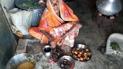 Different menu for children and teachers in Mid day meal in Up school