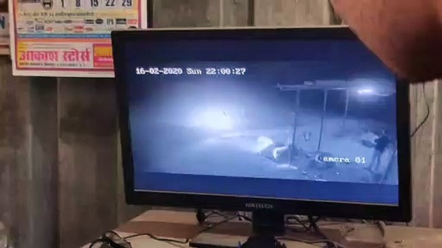 VIDEO : सुपरवाइजर की आँख में मिर्च पाउडर झोंककर बाइक सवारों ने लूटी रकम, तलाश में जुटी पुलिस