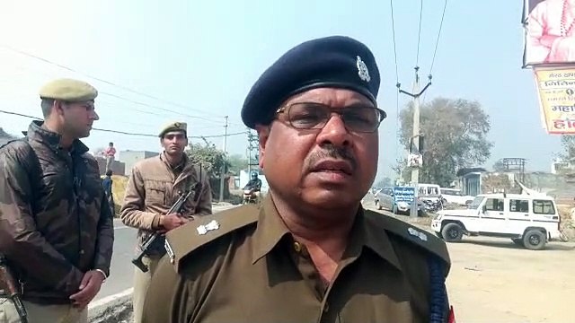 सपा के पूर्व ग्राम सचिव की हत्या से गुस्साए लोगों ने स्टेट हाइवे पर शव रखकर लगाया जाम