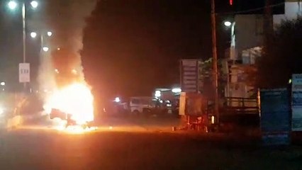 चलती स्कूल वेन में लगी भयंकर आग, जान बचाकर भागे चालक और परिचालक