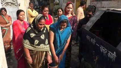 protest against increase of price of domestic LPG