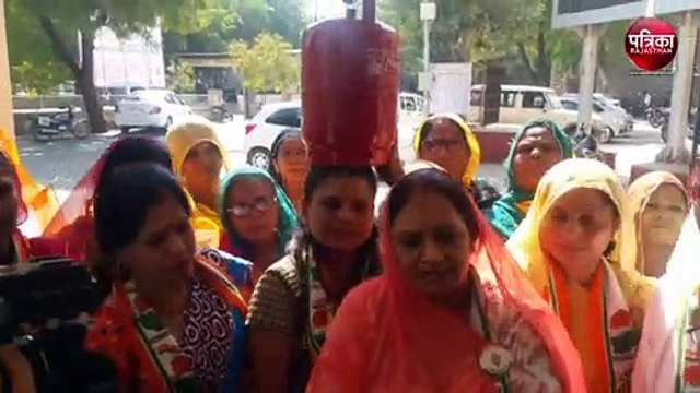 VIDEO : घरेलू गैस सिलेण्डर की दरों में बढ़ोतरी के विरोध में महिला कांग्रेस का प्रदर्शन