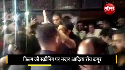 aditya roy kapoor with fans film amalng