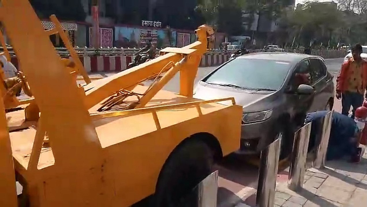 नो पार्किंग में खड़े वाहन किए जब्त