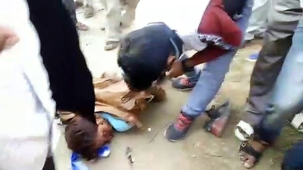 पर्यटक लेकर जा रही कार ने मारी बाइक को टक्कर, एक की मौत दो घायल