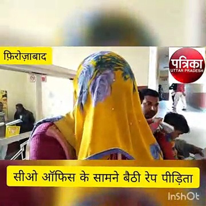 सीओ आॅफिस के सामने पति और बच्चों के साथ धरने पर...