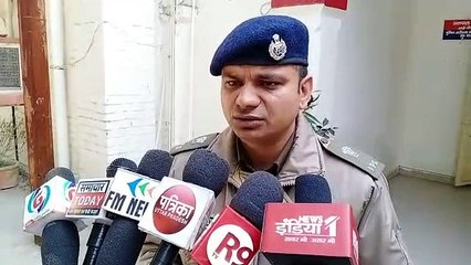 Muzaffarnagar: पुलिस चेकपोस्ट के खड़ी फॉर्च्‍यूनर कार के अंदर लोगों ने झांका तो निकल गई चीख