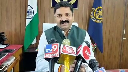 Commissioners: बलात्कार पीडि़ता का नाम लेने से ही फंस गए आयुक्त, देखें वीडियो