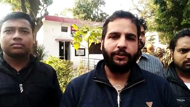 वेलेंटाइन पर विवादित पोस्ट से भड़के बजरंग दल के कार्यकर्ता, थाने में हंगामा, मुकदमा दर्ज कराया