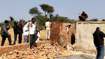 दो बीघा जमीन पर था अतिक्रमण, कर दिया धराशाही