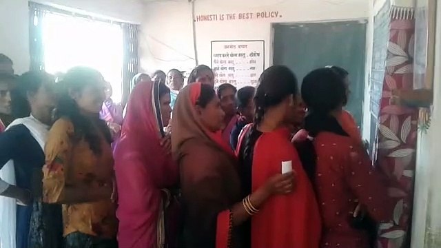 त्रिस्तरीय पंचायत चुनाव: मतदान में दिखा लोगों का भारी उत्साह, लगी रही लम्बी कतारें