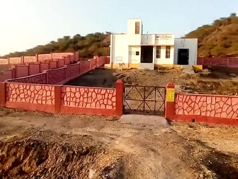 राजकीय पशु चिकित्सालय केंद्र पर पांच माह से ताला, पशुपालक हो रहे परेशान