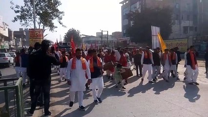 मस्ती मेें झूमे बजरंगबली के भक्त