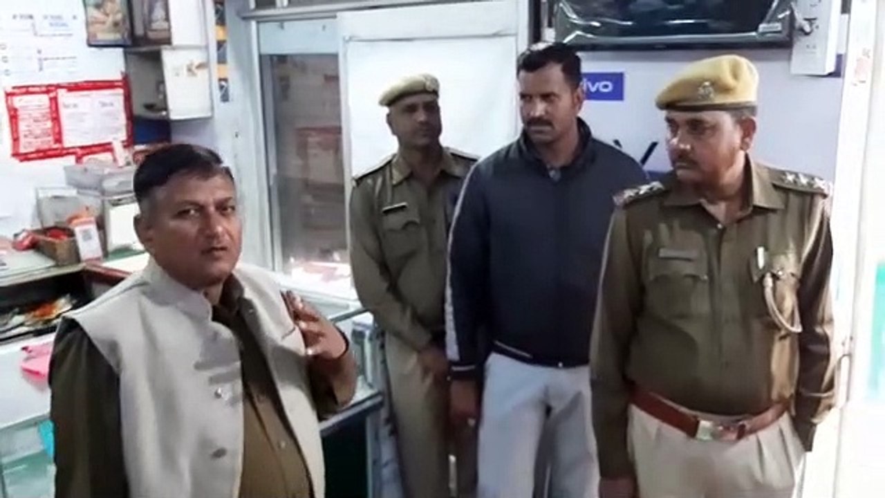स्मार्ट चोर ,स्मार्ट फोन व नकदी थैले में भरकर हो रहे थे चंपत,पुलिस ने दबोचा