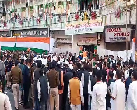 मुख्यमंत्री के ध्वजारोहण से पहले भिड़े कांग्रेसी, एक-दूसरे को मारे थप्पड़, जमकर चले लात घूंसे