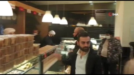 Sokağa çıkma yasağı sonrası vatandaşlar fırınlara akın etti